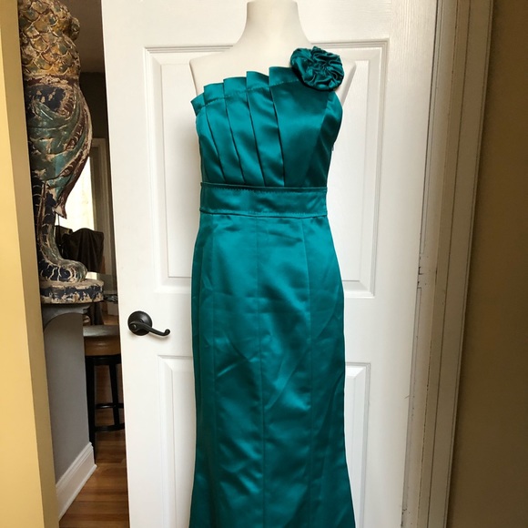 Phoebe Couture | Dresses | Stunning 